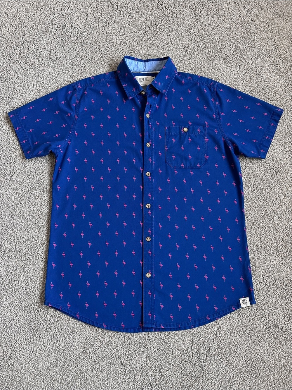 Free planet flamingo print button up shirt men’s size small short sleeve summer
